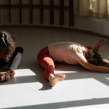 ✦ Habiter son centre Yin Yoga • Présence & axe intérieur • 50 min
